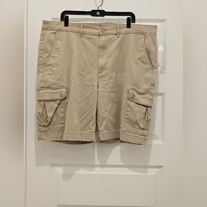 St. John's Bay 6-Pocket Cargo Shorts Classic Style, EUC, Size Waist 42